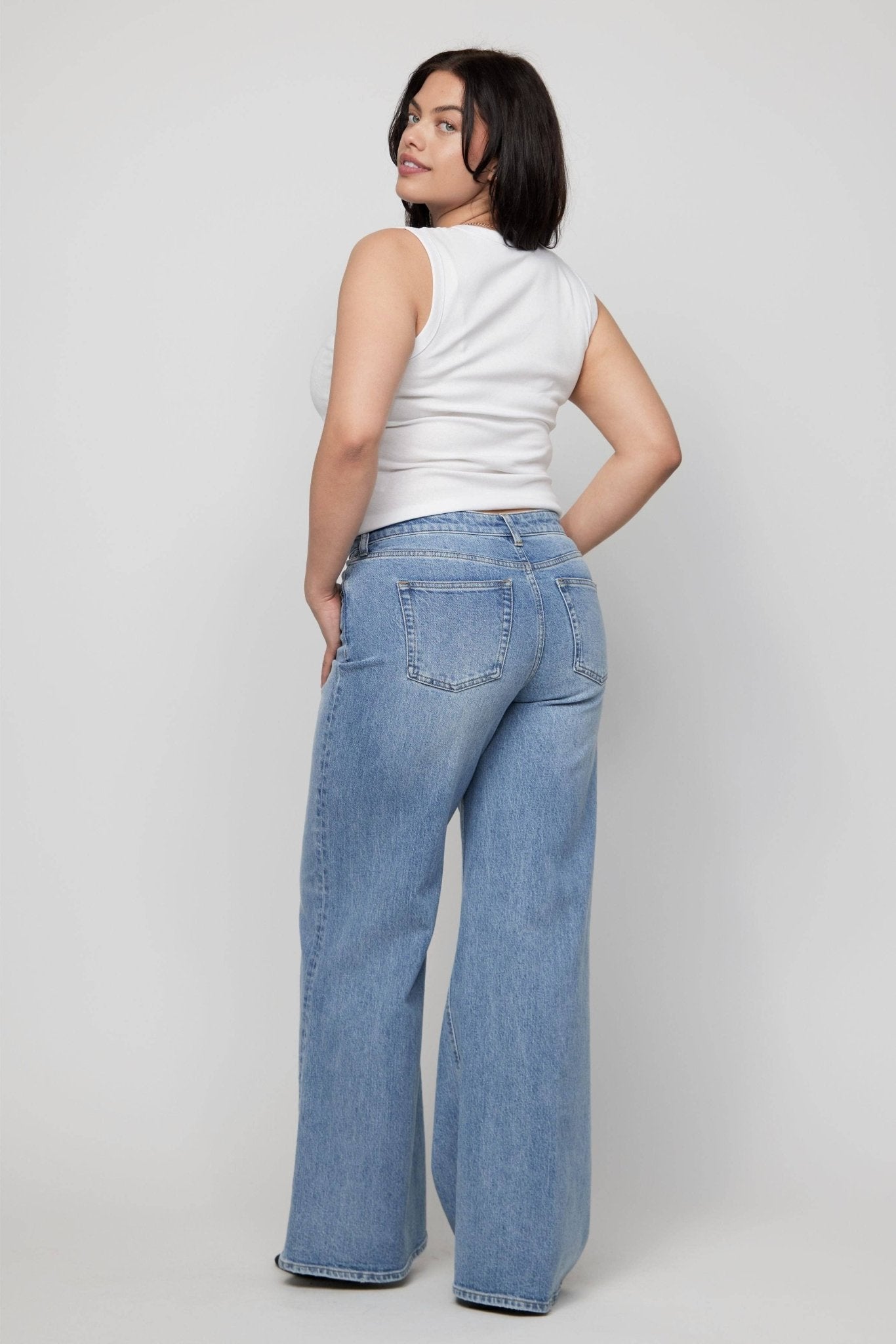 Andrews High Rise Extra Wide Leg Jeans – Classic Vintage Wash - Clove & Ivy